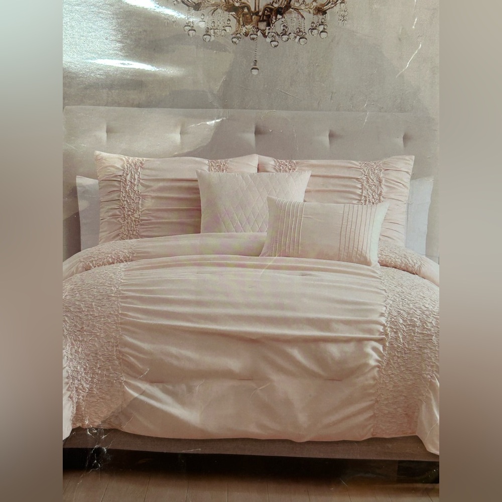 Elegant light pink  Bedding set